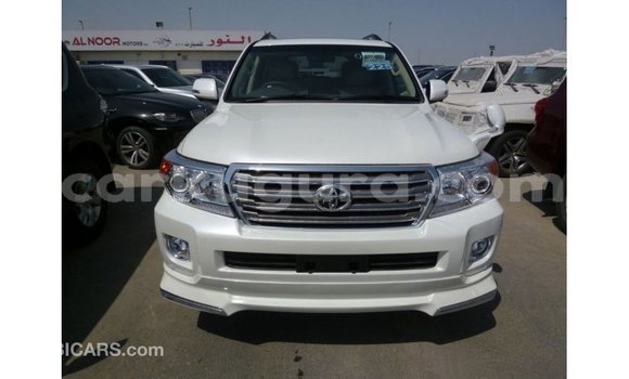 Acheter Import Voiture Toyota Land Cruiser Blanc à Import - Dubai, Bujumbura Acheter Import Voiture Toyota Land Cruiser Blanc à Import - Dubai, Bujumbura