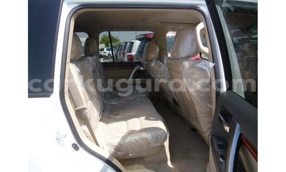 Acheter Import Voiture Toyota Land Cruiser Blanc à Import - Dubai, Bujumbura Acheter Import Voiture Toyota Land Cruiser Blanc à Import - Dubai, Bujumbura