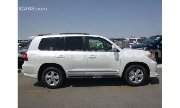 Acheter Import Voiture Toyota Land Cruiser Blanc à Import - Dubai, Bujumbura Acheter Import Voiture Toyota Land Cruiser Blanc à Import - Dubai, Bujumbura