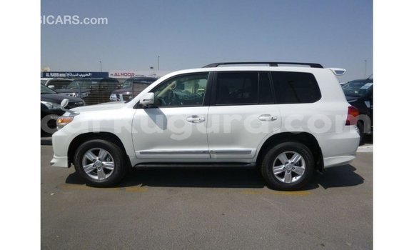 Acheter Import Voiture Toyota Land Cruiser Blanc à Import - Dubai, Bujumbura Acheter Import Voiture Toyota Land Cruiser Blanc à Import - Dubai, Bujumbura