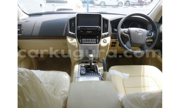 Acheter Import Voiture Toyota Land Cruiser Blanc à Import - Dubai, Bujumbura Acheter Import Voiture Toyota Land Cruiser Blanc à Import - Dubai, Bujumbura