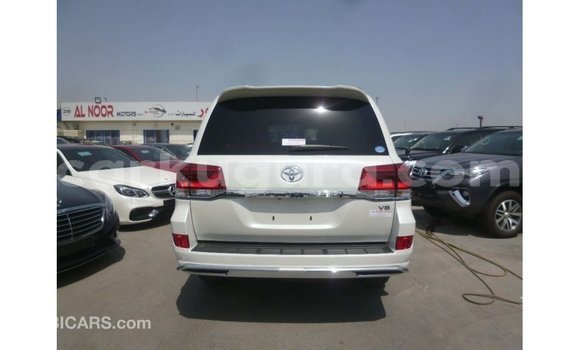 Buy Import Toyota Land Cruiser White Car in Import - Dubai in Bujumbura Buy Import Toyota Land Cruiser White Car in Import - Dubai in Bujumbura