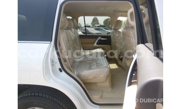 Buy Import Toyota Land Cruiser White Car in Import - Dubai in Bujumbura Buy Import Toyota Land Cruiser White Car in Import - Dubai in Bujumbura