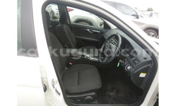 Acheter Import Voiture Mercedes-Benz 200 Blanc à Import - Dubai, Bujumbura Acheter Import Voiture Mercedes-Benz 200 Blanc à Import - Dubai, Bujumbura