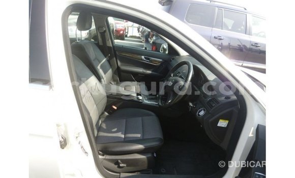 Nunua Imported Mercedes-Benz 200 Nyeupe Gari ndani ya Import - Dubai nchini Bujumbura Nunua Imported Mercedes-Benz 200 Nyeupe Gari ndani ya Import - Dubai nchini Bujumbura