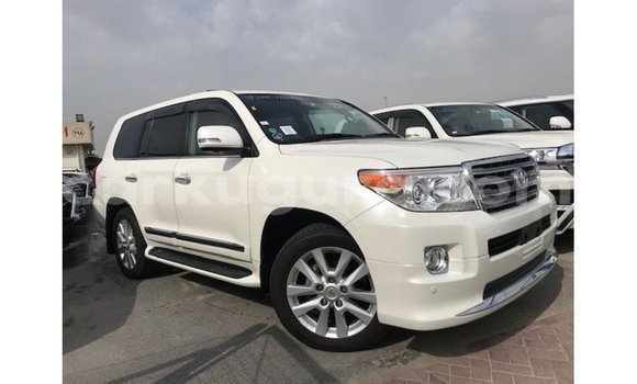 Acheter Import Voiture Toyota Land Cruiser Blanc à Import - Dubai, Bujumbura Acheter Import Voiture Toyota Land Cruiser Blanc à Import - Dubai, Bujumbura
