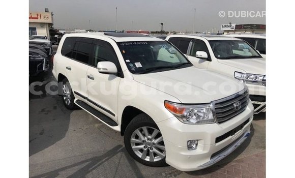 Acheter Import Voiture Toyota Land Cruiser Blanc à Import - Dubai, Bujumbura Acheter Import Voiture Toyota Land Cruiser Blanc à Import - Dubai, Bujumbura