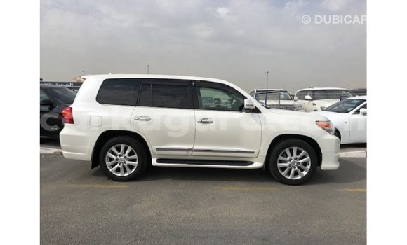 Acheter Import Voiture Toyota Land Cruiser Blanc à Import - Dubai, Bujumbura Acheter Import Voiture Toyota Land Cruiser Blanc à Import - Dubai, Bujumbura