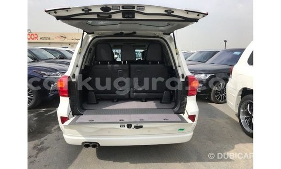 Acheter Import Voiture Toyota Land Cruiser Blanc à Import - Dubai, Bujumbura Acheter Import Voiture Toyota Land Cruiser Blanc à Import - Dubai, Bujumbura