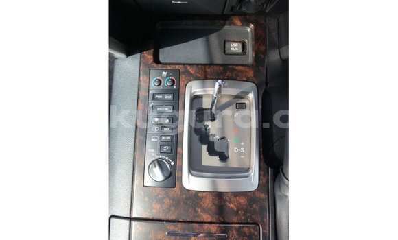 Acheter Import Voiture Toyota Land Cruiser Blanc à Import - Dubai, Bujumbura Acheter Import Voiture Toyota Land Cruiser Blanc à Import - Dubai, Bujumbura