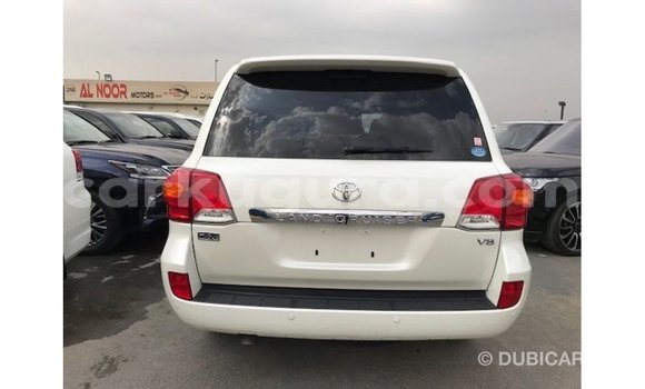 Acheter Import Voiture Toyota Land Cruiser Blanc à Import - Dubai, Bujumbura Acheter Import Voiture Toyota Land Cruiser Blanc à Import - Dubai, Bujumbura