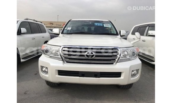 Nunua Imported Toyota Land Cruiser Nyeupe Gari ndani ya Import - Dubai nchini Bujumbura Nunua Imported Toyota Land Cruiser Nyeupe Gari ndani ya Import - Dubai nchini Bujumbura