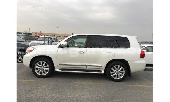Nunua Imported Toyota Land Cruiser Nyeupe Gari ndani ya Import - Dubai nchini Bujumbura Nunua Imported Toyota Land Cruiser Nyeupe Gari ndani ya Import - Dubai nchini Bujumbura