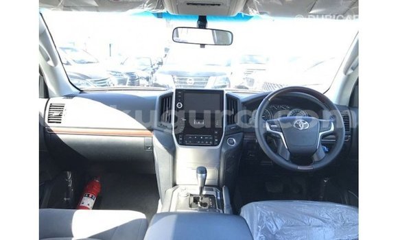 Nunua Imported Toyota Land Cruiser Nyeupe Gari ndani ya Import - Dubai nchini Bujumbura Nunua Imported Toyota Land Cruiser Nyeupe Gari ndani ya Import - Dubai nchini Bujumbura
