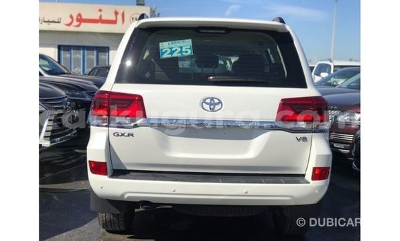 Nunua Imported Toyota Land Cruiser Nyeupe Gari ndani ya Import - Dubai nchini Bujumbura Nunua Imported Toyota Land Cruiser Nyeupe Gari ndani ya Import - Dubai nchini Bujumbura