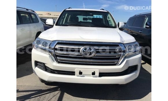 Nunua Imported Toyota Land Cruiser Nyeupe Gari ndani ya Import - Dubai nchini Bujumbura Nunua Imported Toyota Land Cruiser Nyeupe Gari ndani ya Import - Dubai nchini Bujumbura