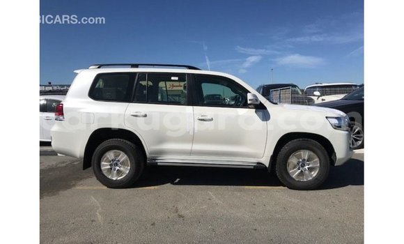 Nunua Imported Toyota Land Cruiser Nyeupe Gari ndani ya Import - Dubai nchini Bujumbura Nunua Imported Toyota Land Cruiser Nyeupe Gari ndani ya Import - Dubai nchini Bujumbura