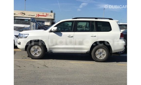 Nunua Imported Toyota Land Cruiser Nyeupe Gari ndani ya Import - Dubai nchini Bujumbura Nunua Imported Toyota Land Cruiser Nyeupe Gari ndani ya Import - Dubai nchini Bujumbura