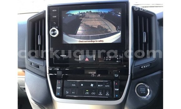 Nunua Imported Toyota Land Cruiser Nyeupe Gari ndani ya Import - Dubai nchini Bujumbura Nunua Imported Toyota Land Cruiser Nyeupe Gari ndani ya Import - Dubai nchini Bujumbura