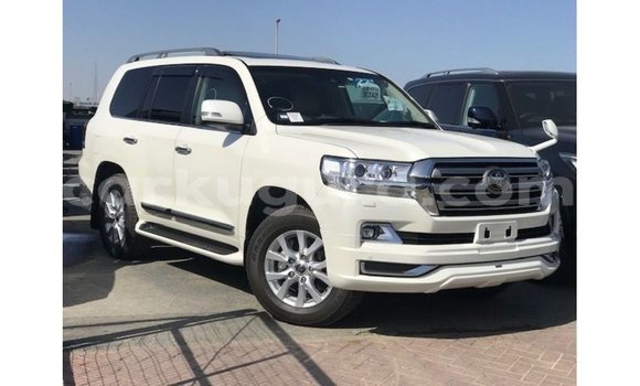 Nunua Imported Toyota Land Cruiser Nyeupe Gari ndani ya Import - Dubai nchini Bujumbura Nunua Imported Toyota Land Cruiser Nyeupe Gari ndani ya Import - Dubai nchini Bujumbura