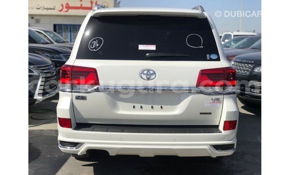 Nunua Imported Toyota Land Cruiser Nyeupe Gari ndani ya Import - Dubai nchini Bujumbura Nunua Imported Toyota Land Cruiser Nyeupe Gari ndani ya Import - Dubai nchini Bujumbura