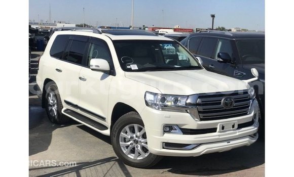 Nunua Imported Toyota Land Cruiser Nyeupe Gari ndani ya Import - Dubai nchini Bujumbura Nunua Imported Toyota Land Cruiser Nyeupe Gari ndani ya Import - Dubai nchini Bujumbura