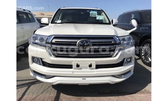 Nunua Imported Toyota Land Cruiser Nyeupe Gari ndani ya Import - Dubai nchini Bujumbura Nunua Imported Toyota Land Cruiser Nyeupe Gari ndani ya Import - Dubai nchini Bujumbura