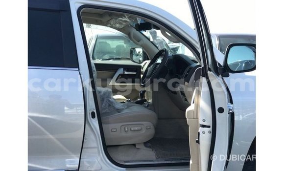 Nunua Imported Toyota Land Cruiser Nyeupe Gari ndani ya Import - Dubai nchini Bujumbura Nunua Imported Toyota Land Cruiser Nyeupe Gari ndani ya Import - Dubai nchini Bujumbura
