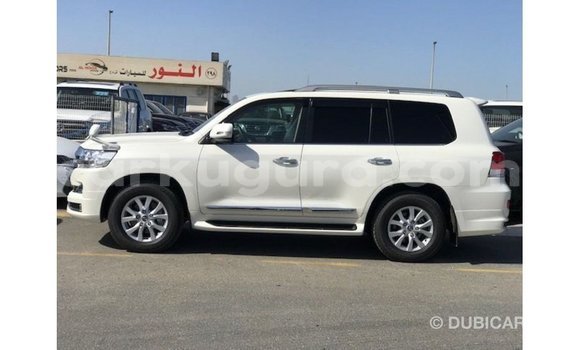 Nunua Imported Toyota Land Cruiser Nyeupe Gari ndani ya Import - Dubai nchini Bujumbura Nunua Imported Toyota Land Cruiser Nyeupe Gari ndani ya Import - Dubai nchini Bujumbura