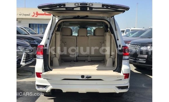 Nunua Imported Toyota Land Cruiser Nyeupe Gari ndani ya Import - Dubai nchini Bujumbura Nunua Imported Toyota Land Cruiser Nyeupe Gari ndani ya Import - Dubai nchini Bujumbura