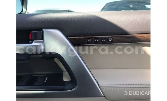 Nunua Imported Toyota Land Cruiser Nyeupe Gari ndani ya Import - Dubai nchini Bujumbura Nunua Imported Toyota Land Cruiser Nyeupe Gari ndani ya Import - Dubai nchini Bujumbura