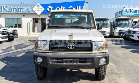 Nunua Imported Toyota Land Cruiser Beige Gari ndani ya Import - Dubai nchini Bujumbura Nunua Imported Toyota Land Cruiser Beige Gari ndani ya Import - Dubai nchini Bujumbura