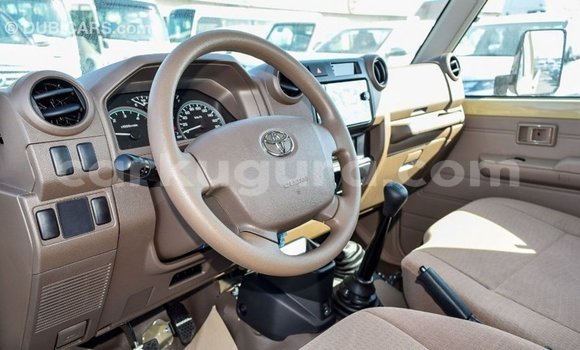 Nunua Imported Toyota Land Cruiser Beige Gari ndani ya Import - Dubai nchini Bujumbura Nunua Imported Toyota Land Cruiser Beige Gari ndani ya Import - Dubai nchini Bujumbura
