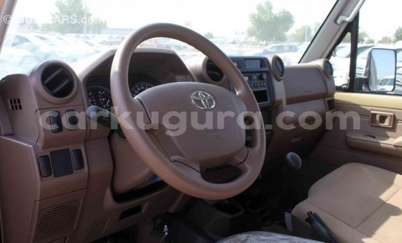 Acheter Import Voiture Toyota Land Cruiser Beige à Import - Dubai, Bujumbura Acheter Import Voiture Toyota Land Cruiser Beige à Import - Dubai, Bujumbura