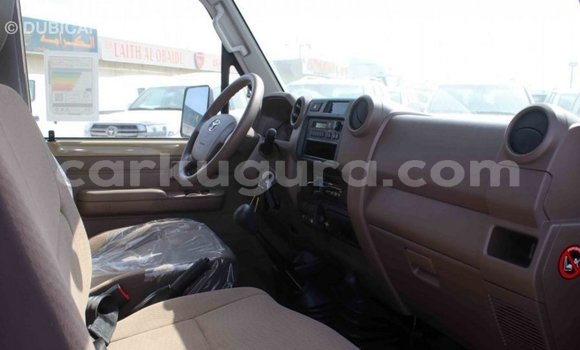 Acheter Import Voiture Toyota Land Cruiser Beige à Import - Dubai, Bujumbura Acheter Import Voiture Toyota Land Cruiser Beige à Import - Dubai, Bujumbura