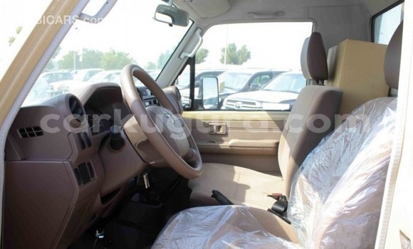 Acheter Import Voiture Toyota Land Cruiser Beige à Import - Dubai, Bujumbura Acheter Import Voiture Toyota Land Cruiser Beige à Import - Dubai, Bujumbura