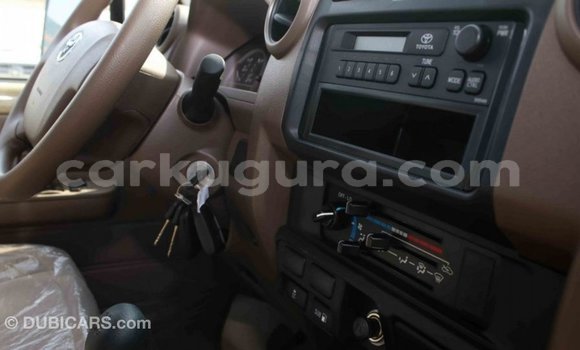 Nunua Imported Toyota Land Cruiser Beige Gari ndani ya Import - Dubai nchini Bujumbura Nunua Imported Toyota Land Cruiser Beige Gari ndani ya Import - Dubai nchini Bujumbura