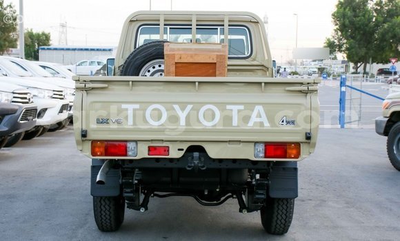 Nunua Imported Toyota Land Cruiser Beige Gari ndani ya Import - Dubai nchini Bujumbura Nunua Imported Toyota Land Cruiser Beige Gari ndani ya Import - Dubai nchini Bujumbura