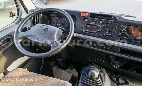 Nunua Imported Toyota Coaster Nyeupe Gari ndani ya Import - Dubai nchini Bujumbura Nunua Imported Toyota Coaster Nyeupe Gari ndani ya Import - Dubai nchini Bujumbura
