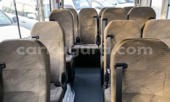 Nunua Imported Toyota Coaster Nyeupe Gari ndani ya Import - Dubai nchini Bujumbura Nunua Imported Toyota Coaster Nyeupe Gari ndani ya Import - Dubai nchini Bujumbura