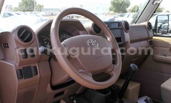 Acheter Import Voiture Toyota Land Cruiser Beige à Import - Dubai, Bujumbura Acheter Import Voiture Toyota Land Cruiser Beige à Import - Dubai, Bujumbura