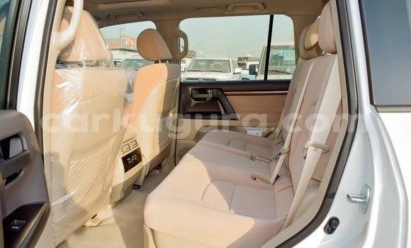 Buy Import Toyota Land Cruiser White Car in Import - Dubai in Bujumbura Buy Import Toyota Land Cruiser White Car in Import - Dubai in Bujumbura