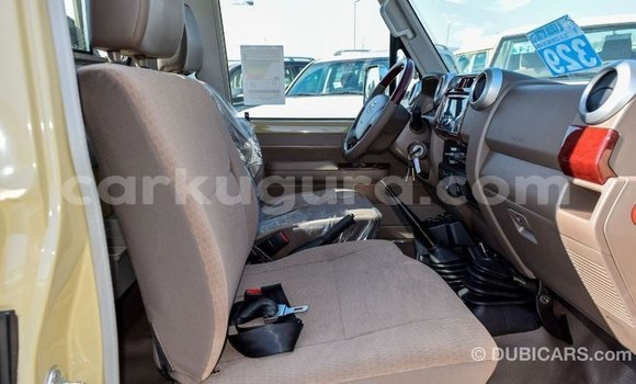 Acheter Import Voiture Toyota Land Cruiser Beige à Import - Dubai, Bujumbura Acheter Import Voiture Toyota Land Cruiser Beige à Import - Dubai, Bujumbura
