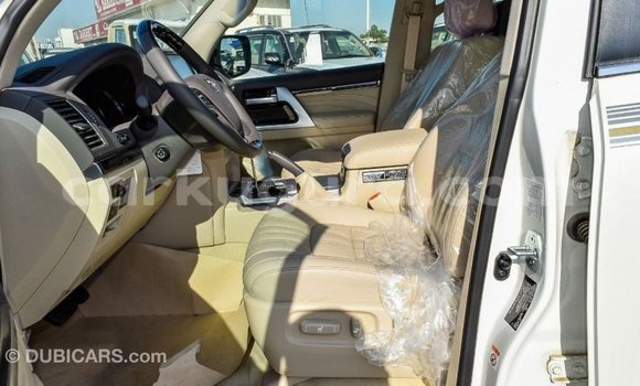 Nunua Imported Toyota Land Cruiser Nyeupe Gari ndani ya Import - Dubai nchini Bujumbura Nunua Imported Toyota Land Cruiser Nyeupe Gari ndani ya Import - Dubai nchini Bujumbura