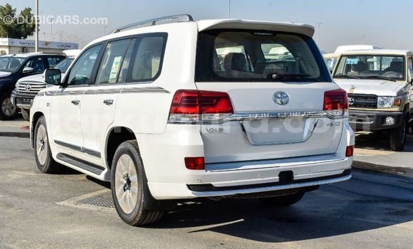 Nunua Imported Toyota Land Cruiser Nyeupe Gari ndani ya Import - Dubai nchini Bujumbura Nunua Imported Toyota Land Cruiser Nyeupe Gari ndani ya Import - Dubai nchini Bujumbura