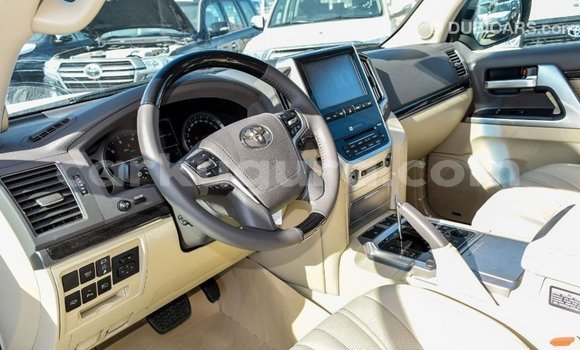 Buy Import Toyota Land Cruiser White Car in Import - Dubai in Bujumbura Buy Import Toyota Land Cruiser White Car in Import - Dubai in Bujumbura