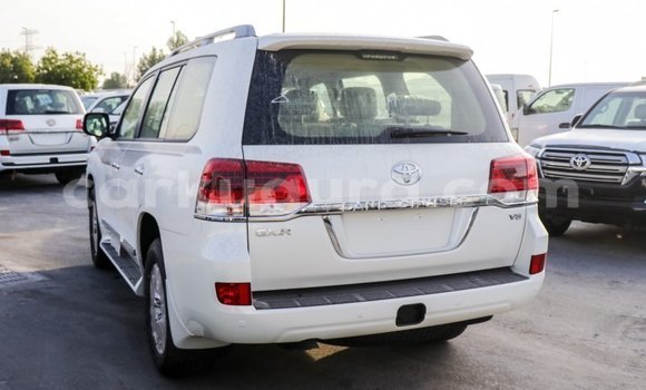 Buy Import Toyota Land Cruiser White Car in Import - Dubai in Bujumbura Buy Import Toyota Land Cruiser White Car in Import - Dubai in Bujumbura