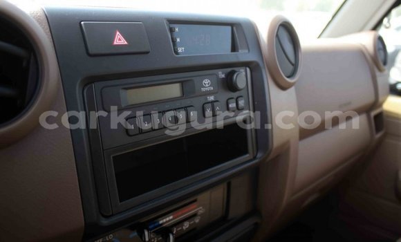Nunua Imported Toyota Land Cruiser Beige Gari ndani ya Import - Dubai nchini Bujumbura Nunua Imported Toyota Land Cruiser Beige Gari ndani ya Import - Dubai nchini Bujumbura