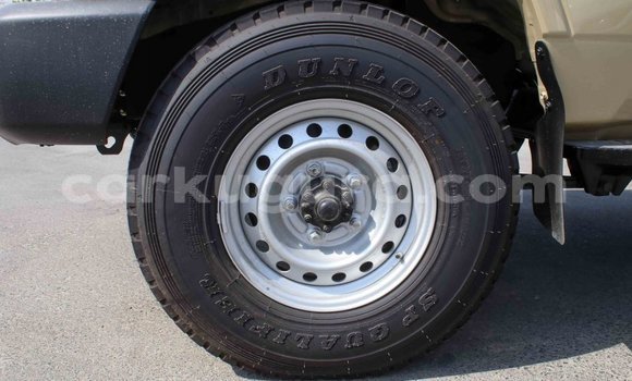 Nunua Imported Toyota Land Cruiser Beige Gari ndani ya Import - Dubai nchini Bujumbura Nunua Imported Toyota Land Cruiser Beige Gari ndani ya Import - Dubai nchini Bujumbura