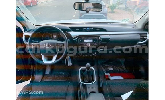 Nunua Imported Toyota Hilux Nyeusi Gari ndani ya Import - Dubai nchini Bujumbura Nunua Imported Toyota Hilux Nyeusi Gari ndani ya Import - Dubai nchini Bujumbura